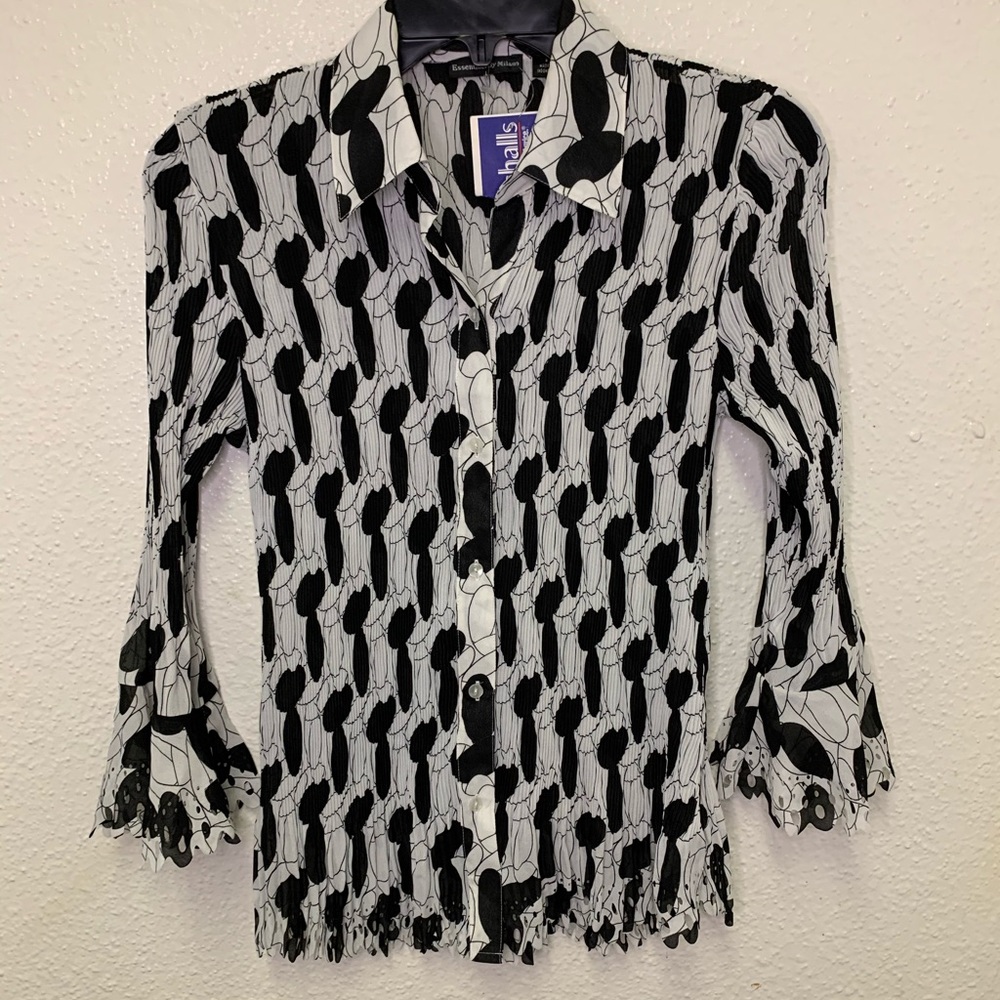 Essentials by Milano Black and White Floral Button-Up Blouse